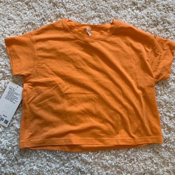 NWT Lululemon Cates Tee - Picture 2 of 5